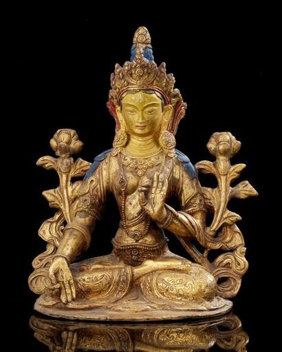 HIMALAYA Figurine en bronze doré et ciselé assise en position du lotus représentant...