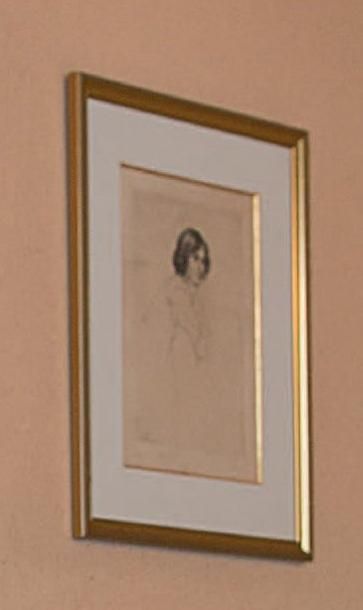 E. FRIAND 1910 Portrait de femme accoudée à une chaise Estampe à vue 38 x 28 cm