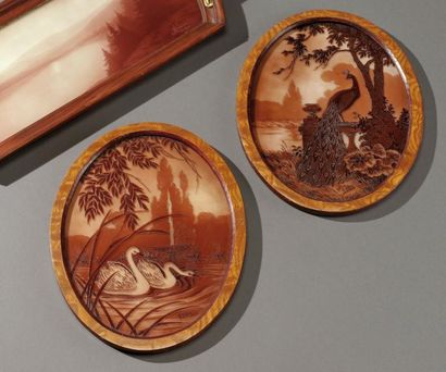 Jacques Gruber (1870-1936) Paire de plaques décoratives ovales en verre doublé à...
