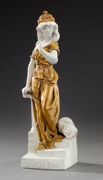 H.TREMO (XXème) Sculpture en bronze doré et biscuit figurant Judith. Signée et titrée...