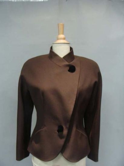 ANONYME Petite veste en laine marron avec boutons de velours noirs. T 38