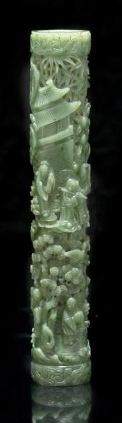 CHINE Rare et beau diffuseur à parfums en jade vert spinach sculpté et ajouré représentant...