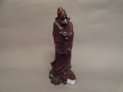 CHINE Figurine en bois sculpté représentant un immortel. Vers 1930 Haut.: 31 cm
