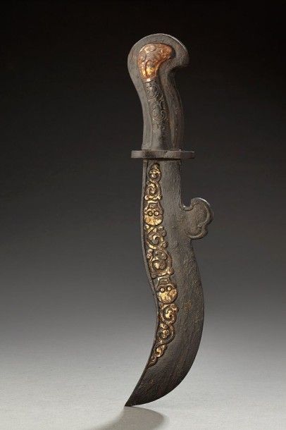 TIBET Couteau rituel servant à la découpe des effigies en fer et appliques de bronze...