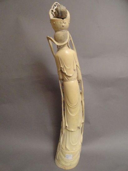 CHINE Guanyin en ivoire finement sculptée Haut: 57 cm
