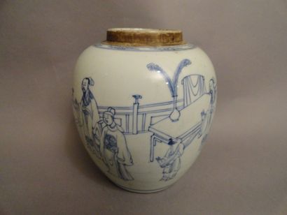 CHINE Pot à gingembre ovoïde en porcelaine décorée en bleue sous couverte de lettrés...