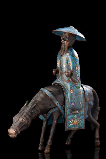 CHINE Figurine représentant Toba sur sa mule en bronze cloisonné. 20 ème Haut.: 56...