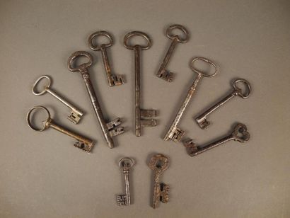 null Bel ensemble de 12 clés anciennes L: de 6,5 cm à 18 cm