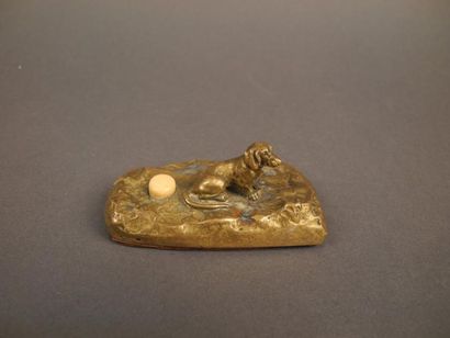 null Sonnette de table en bronze représentant un basset Marque KF L: 9 cm