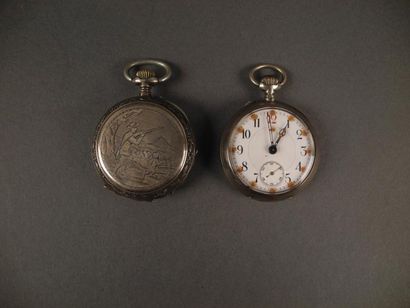 null Deux montres de gousset en argent dont l'une au revers décoré d'un chasseur...
