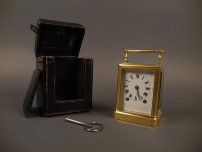 null Horloge Signée Vincent SILVANI Avec sa clé Dim:15 x 8,5 x 7 cm Dans un ecrin...