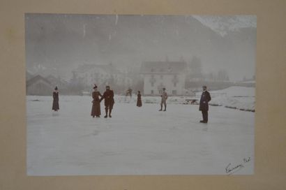 Joseph TAIRRAZ (1827-1902) Les pensionnaires de l'Hôtel Couttet Sur la patinoire...