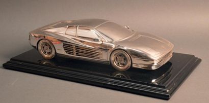 Michel SAUZE (XXème s.) Ferrari Testarossa Epreuve en bronze argenté réalisée à l'échelle...