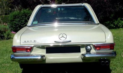 1968 MERCEDES PAGODE 250 SL Après le succès des icônes Mercedes-Benz que sont la...