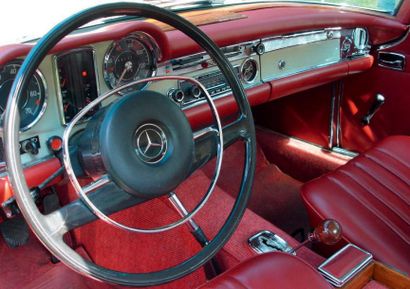 1968 MERCEDES PAGODE 250 SL Après le succès des icônes Mercedes-Benz que sont la...