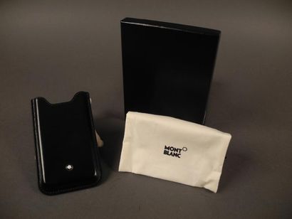 MONTBLANC Etui iPhone Meisterstuck en cuir lisse noir, orné de l'emblême Montblanc...