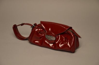 Roberto CAVALLI Pochette en cuir rouge vernis Dans son dustbag 13x24x7 cm EN TRES...