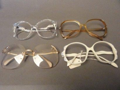 null LOT DE QUATRE MONTURES DE LUNETTES