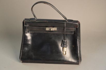 null Sac à main en cuir noir Semble avoir été reteint 23x32 cm (usures)