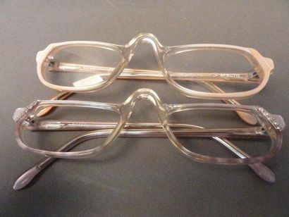 null LOT DE DEUX PAIRES DE LUNETTES