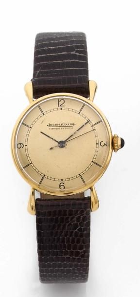 JAEGER-LECOULTRE VERS 1950 Modèle homme junior en or jaune 18K. Cadran champagne,...