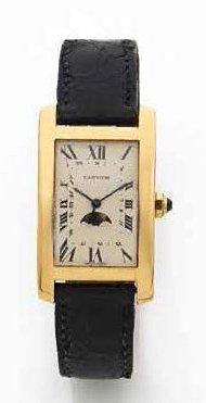 CARTIER Tank allongé. Modèle homme en or 18K Vers 1990. N°819907 Cadran crème, chiffres...