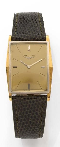 LONGINES VERS 1960 Modèle homme rectangle deux tons d'or. Cadran champagne, index...