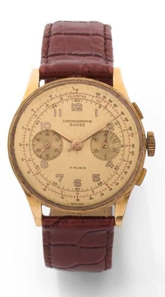 CHRONOGRAPHE SUISSE Vers 1940 Chronographe en or rose 18K 2 compteurs. Cadran or,...