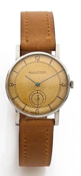 JAEGER-LECOULTRE VERS 1940 Modèle homme junior en acier. Cadran argenté, chiffres...