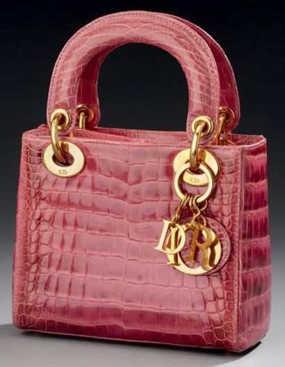 CHRISTIAN DIOR Sac «Lady Dior» miniature en crocodile bois de rose attache et abécédaire...