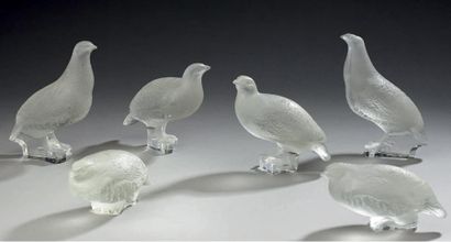 LALIQUE FRANCE Ensemble de six perdrix en verre buée. Signées Quelques égrenures