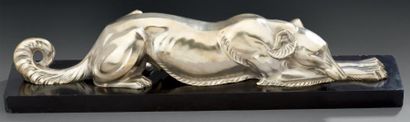 Louis-Albert CARVIN (1860-1951) Lévrier couché en bronze argenté posant sur un socle...