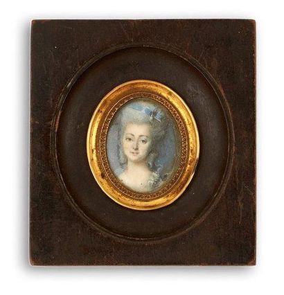 ECOLE FRANCAISE VERS 1775 Portrait d'une dame de qualité en robe rouge rayée bleu....