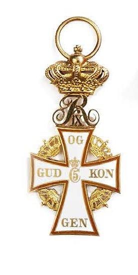 DANEMARK Ordre du Danneborg, croix de chevalier (57 x 28 mm) en or et émail du 5ème...