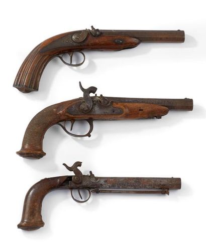 null Trois pistolets à percussion à restaurer. Époque vers 1840/1850. Assez bon ...