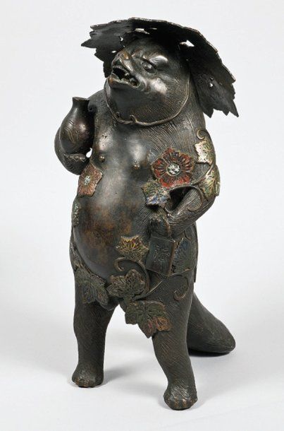 null OURS BUVEUR en bronze cloisonné Travail japonnais du XXème siècle H:32 cm