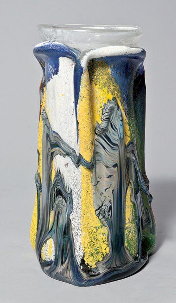 Jean-Claude NOVARO (né en 1943) Vase en verre souffl é et moulé multicolore Signé...