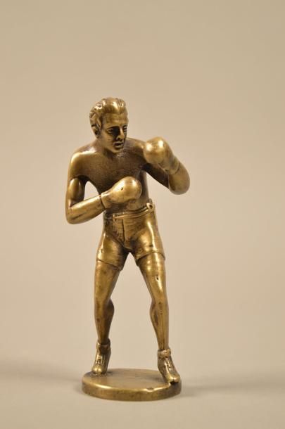 null Mascotte automobile «Boxeur» Sujet en bronze à patine médaille Attribué à M....