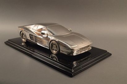 Michel SAUZE (XX ème s.) Ferrari Testarossa Epreuve en bronze argenté réalisée à...