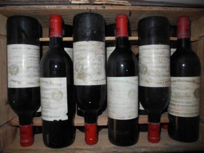 null 12 B CHÂTEAU CHEVAL BLANC (Caisse Bois sale sans couvercle) 6 B.G; 6 T.L.B;...