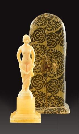 LOUIS SOSSON (XXème) Petite sculpture en taille directe sur ivoire figurant une jeune...