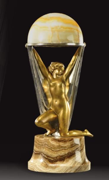 ALEXANDRE KELETY (1874-1940) Rare sculpture formant lampe de table en bronze à patine...
