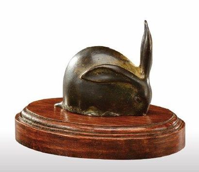 Édouard-Marcel SANDOZ (1881-1971) «Lapin une oreille dressée» Epreuve en bronze à...
