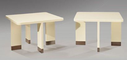 Jacques Quinet (1918-1992) Paire de tables basses en bois laqué blanc présentant...