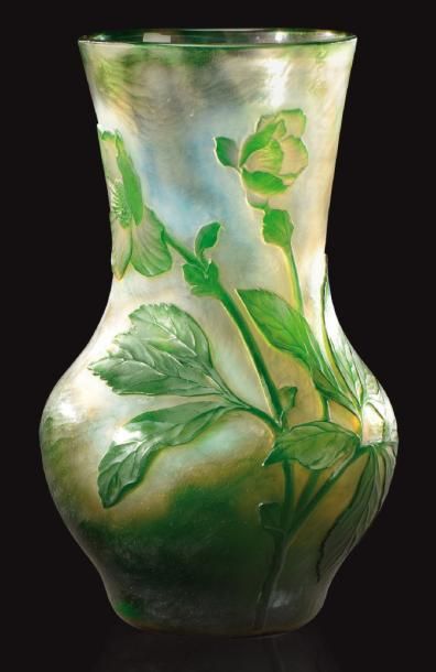LOUIS-ANTOINE DAMON (1860-1947) Rare vase à panse renflée et col évasé en verre doublé...