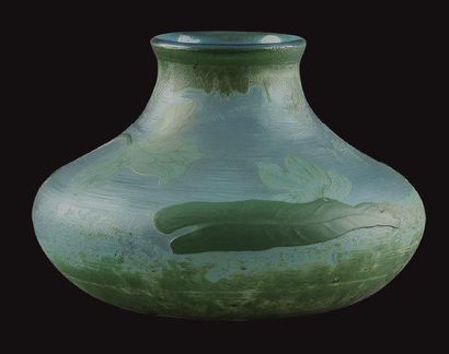 DAUM NANCY et EDMOND LACHENAL (1855-1948) Exceptionnel vase artistique en verre triple...