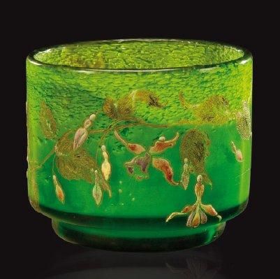 Émile GALLÉ (1846-1904) Vase de forme cylindrique sur talon plat circulaire en verre...