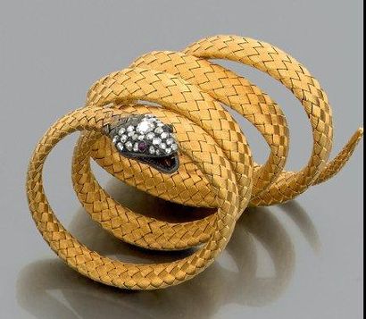 null Bracelet «serpent» en or jaune tressé 18k, la tête en argent sertie de diamants...