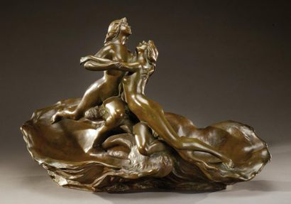 PAUL EUGENE BRETON (1868-1933) Important vide-poches en bronze à patine brune figurant...