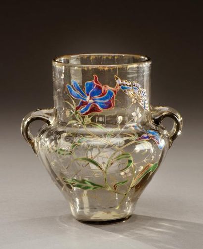Émile GALLÉ (1846-1904) Vase à panse bombée col droit et anses appliquées à chaud...